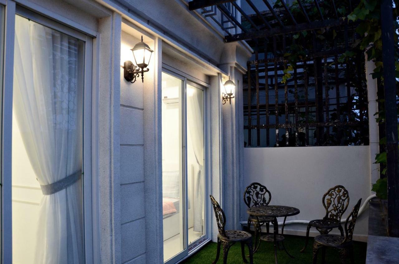 Smiley Apartment 8 Ho Chi Minh City Exterior photo